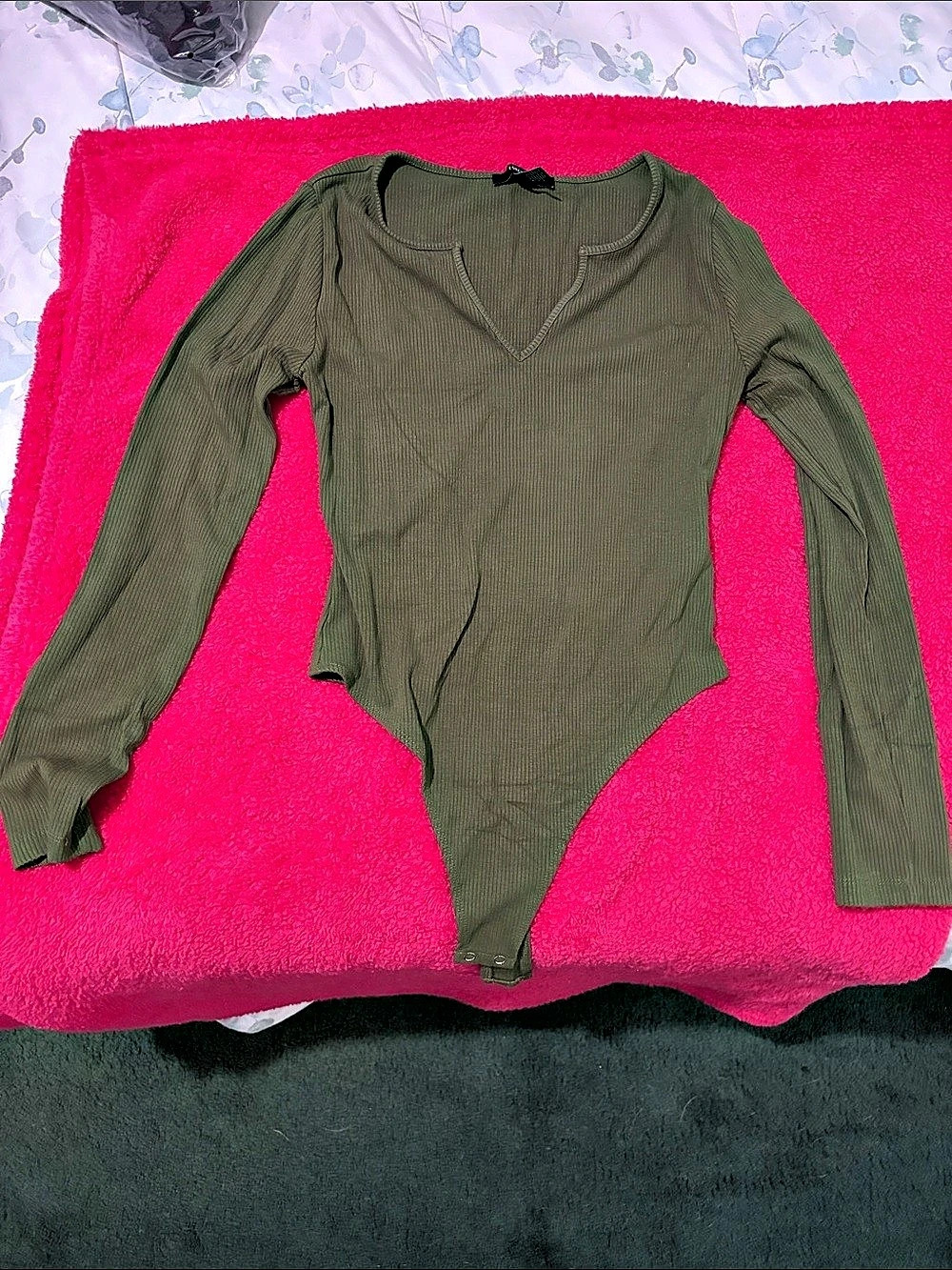 Forever 21 Ribbed Long Sleeve Bodysuit in Green - Size Large